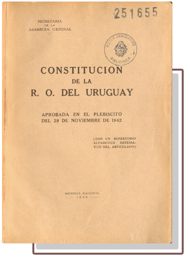 Tapa de la Constitución de 1942